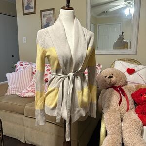 Vintage Gap Women's Yellow and Cream Sweater